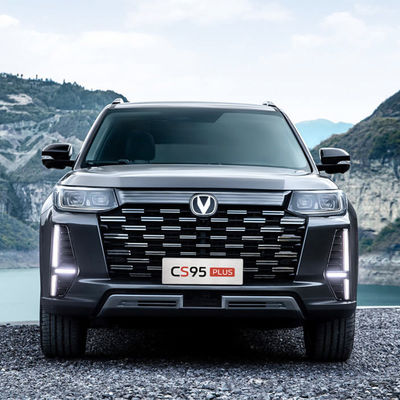 Giá tốt. Thiết kế sang trọng Changan CS95 PLUS Lái trái Động hai bánh xe SUV lớn Sức mạnh tối đa 150-200PS Lượng 1.5-2.0L trực tuyến